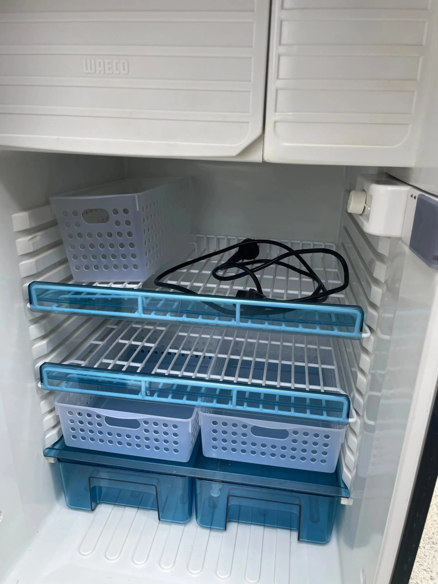 2nd Hand Dometic Waeco CR 140 Fridge Freezer 12v And 240v 4 2nd Hand Dometic Waeco CR 140 Fridge Freezer 12v And 240v - Image 2