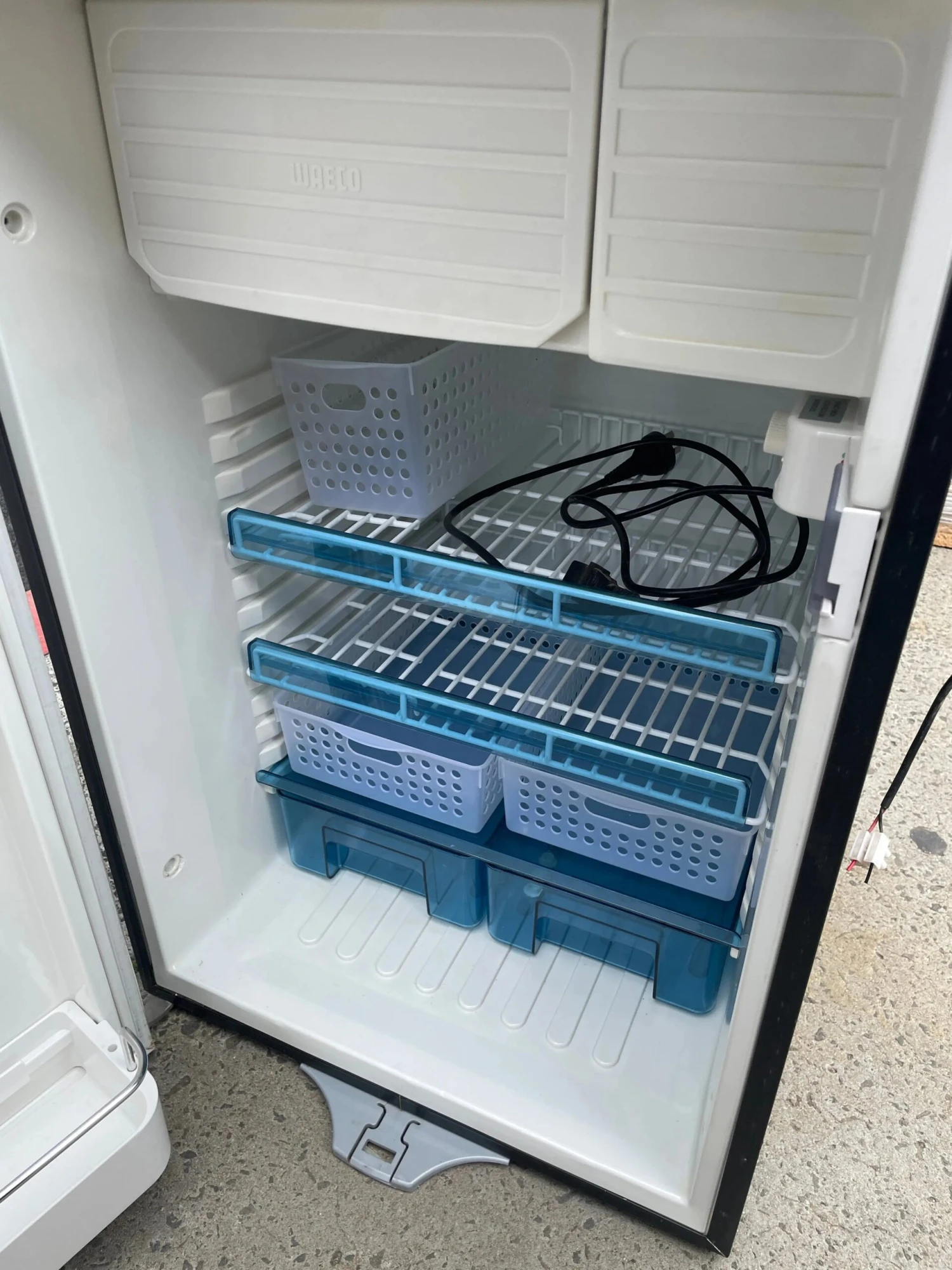 2nd Hand Dometic Waeco CR 140 Fridge Freezer 12v And 240v 5 2nd Hand Dometic Waeco CR 140 Fridge Freezer 12v And 240v - Image 3